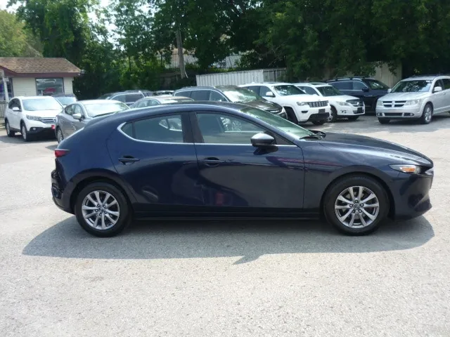 Mazda Mazda3 2019 photo 3