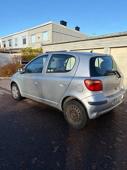 Toyota Yaris 2003 photo 2