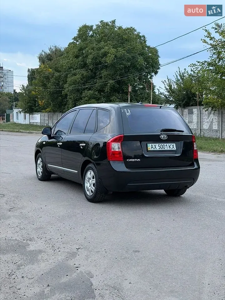 Kia Carens 2009 photo 3