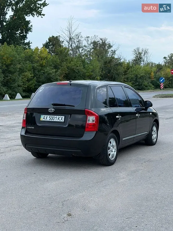 Kia Carens 2009 photo 4