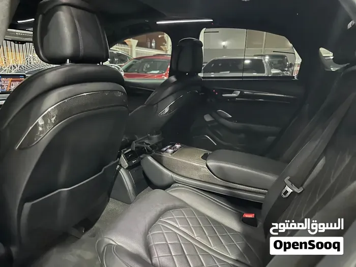 Audi S8 2015 photo 2