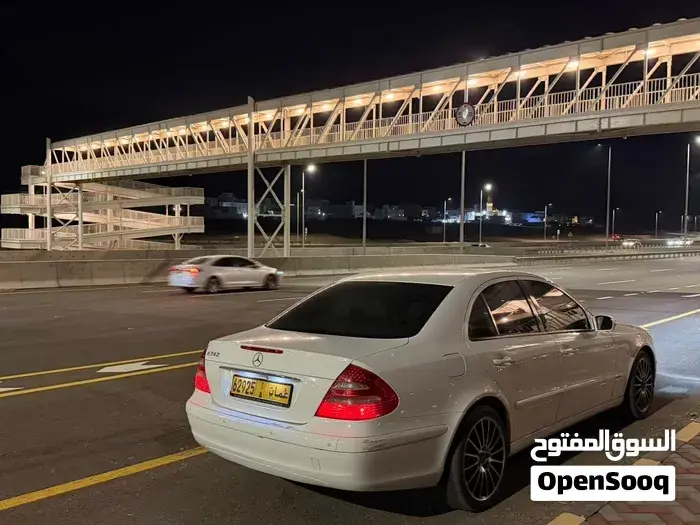 Mercedes-Benz E-Class 2004 photo 2