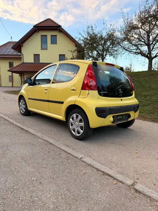 Peugeot 107 2010 photo 3