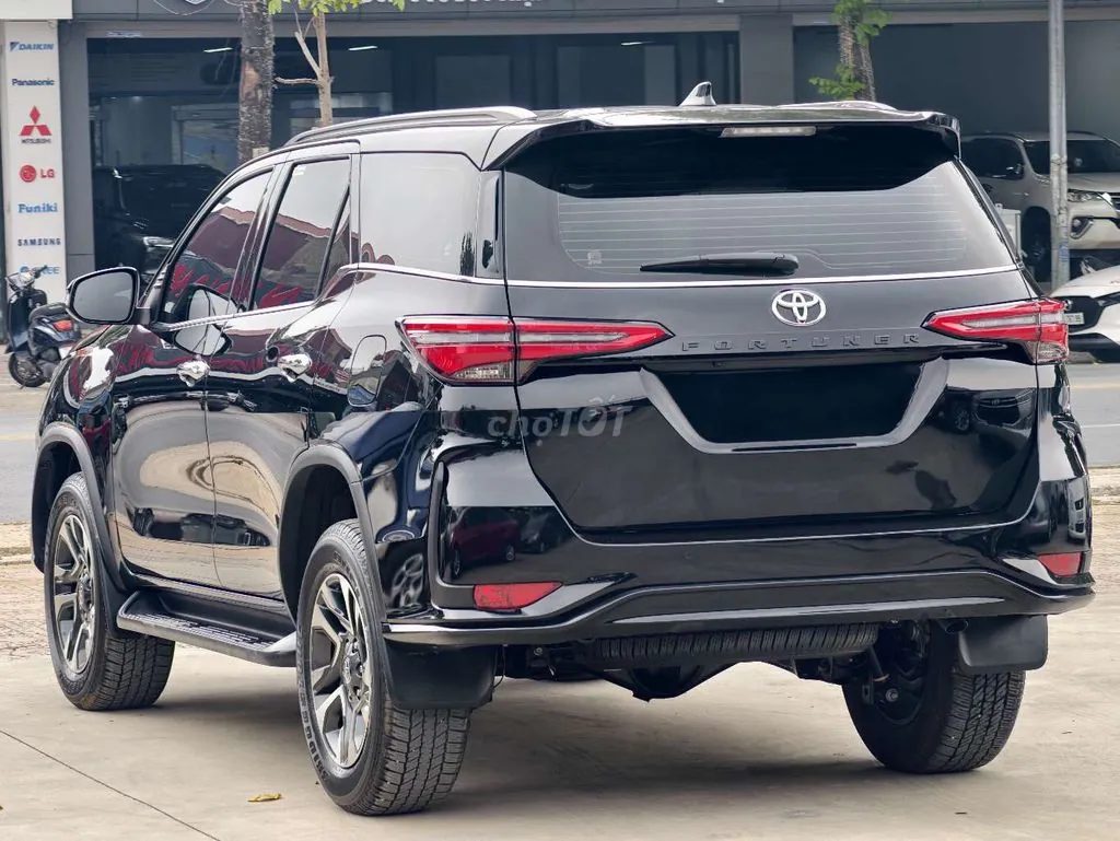 Toyota Fortuner 2025 photo 3