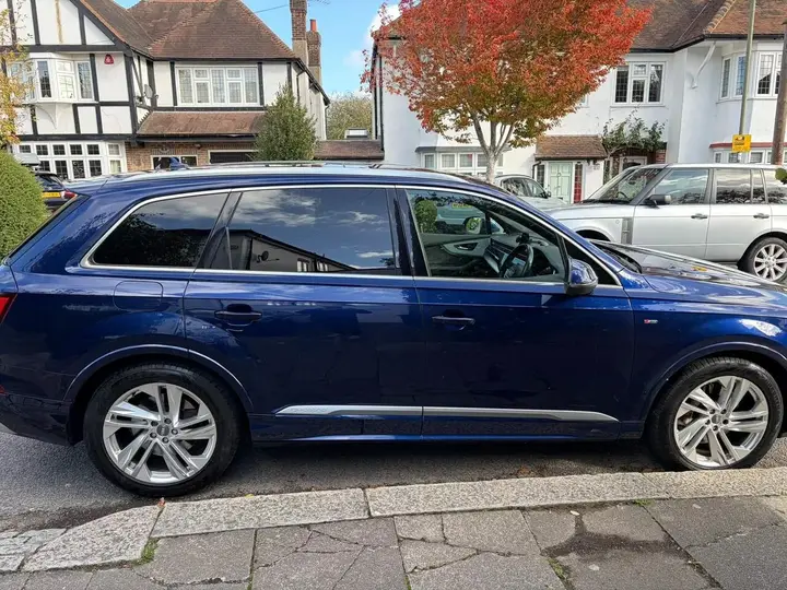 Audi Q7 2020 photo 2