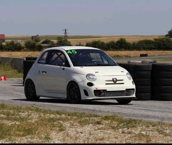 Abarth 500 2010 photo 3
