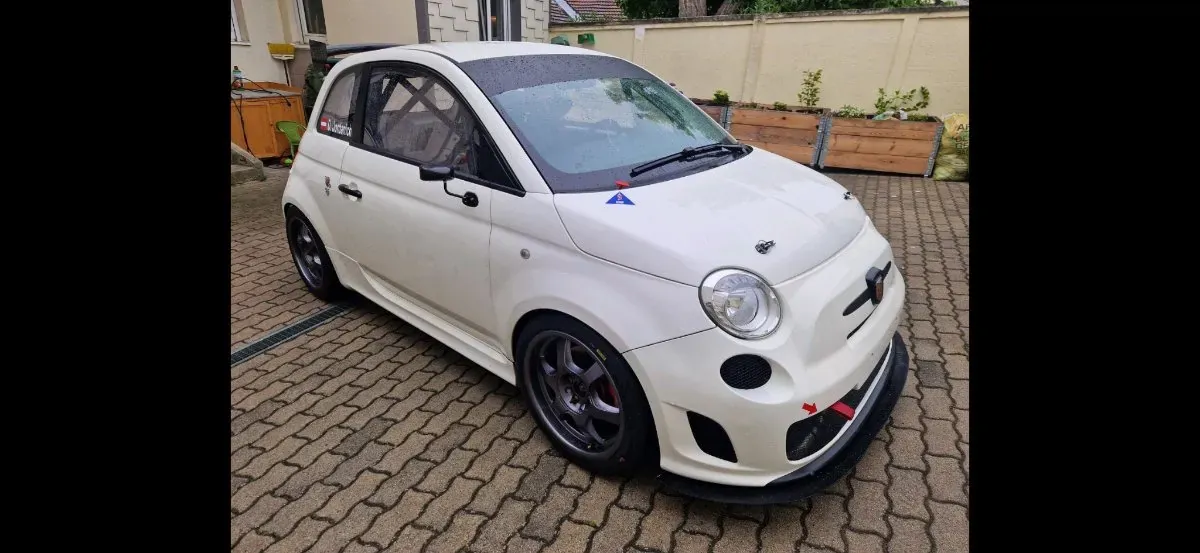 Abarth 500 2010 photo 2