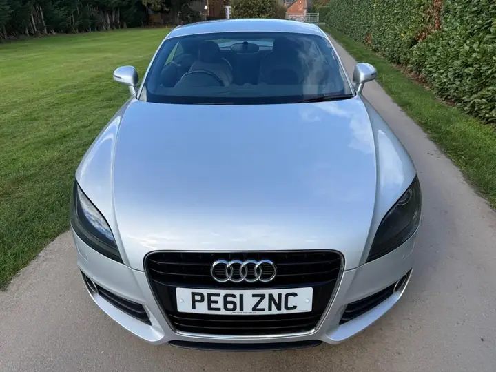 Audi Tt 2011 photo 2