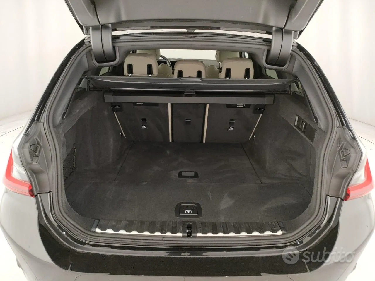 BMW 320D Touring 2025 photo 4