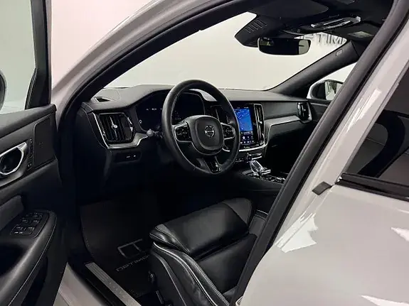 Volvo V60 2025 photo 4