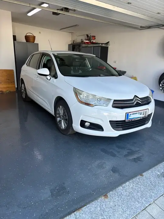 Citroen C4 2012 photo 2