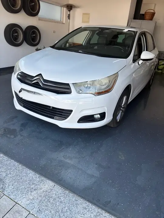 Citroen C4 2012 photo 3