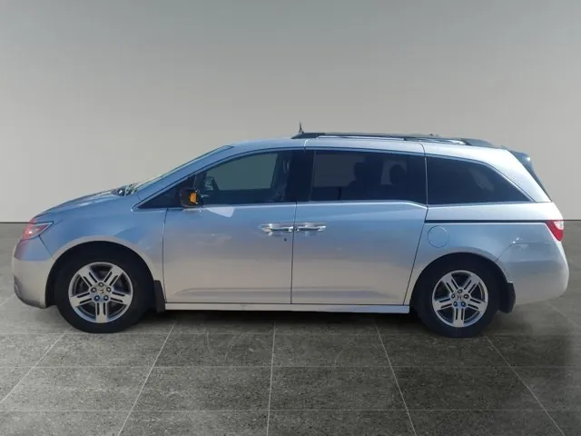 Honda Odyssey Touring 2013 photo 2