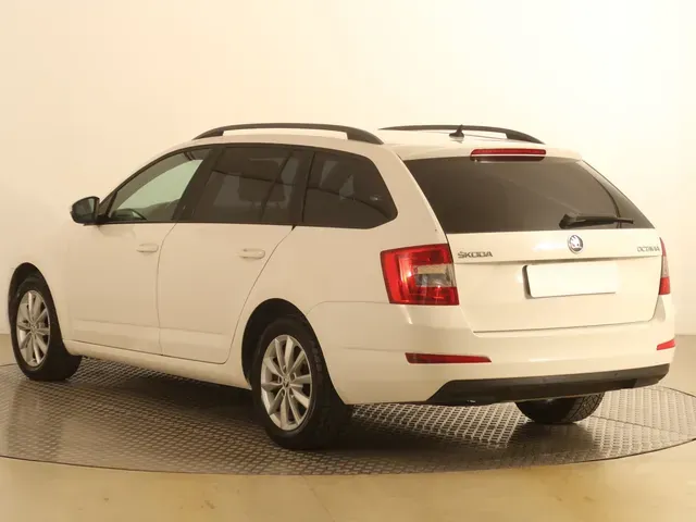 Skoda Octavia Combi 2014 photo 3