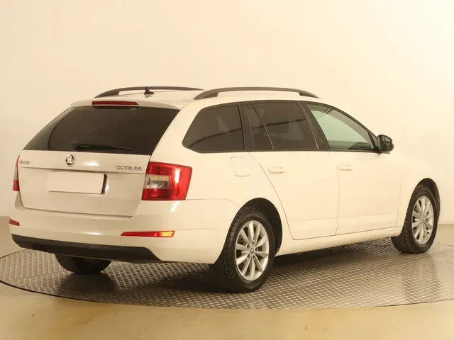 Skoda Octavia Combi 2014 photo 4