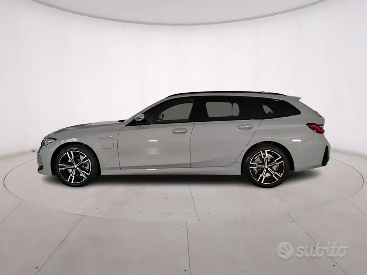 BMW 3 Series 2023 photo 3