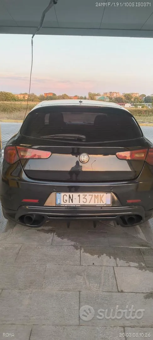 Alfa Romeo Giulietta 2011 photo 2