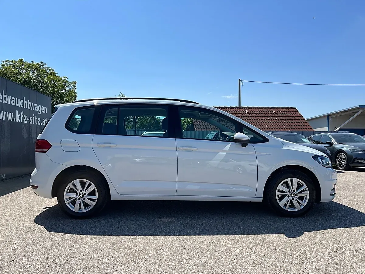 Volkswagen Touran 2023 photo 2
