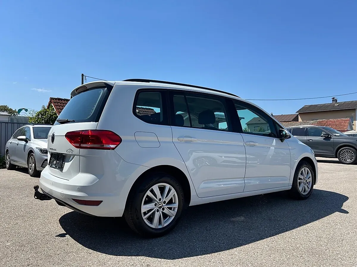 Volkswagen Touran 2023 photo 3