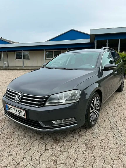 Volkswagen Passat 2011 photo 2