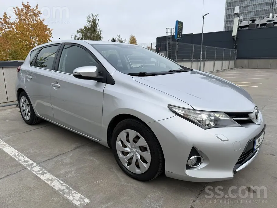 Toyota Auris 2013 photo 2