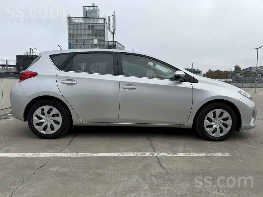 Toyota Auris 2013 photo 3
