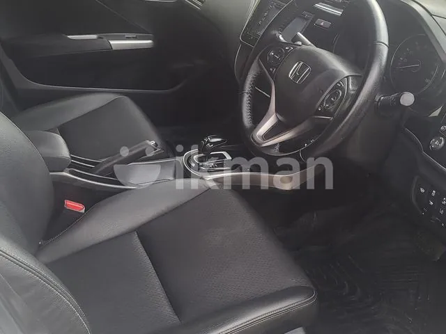 Honda Grace 2018 photo 5