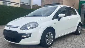 Fiat Punto 2011 photo 2