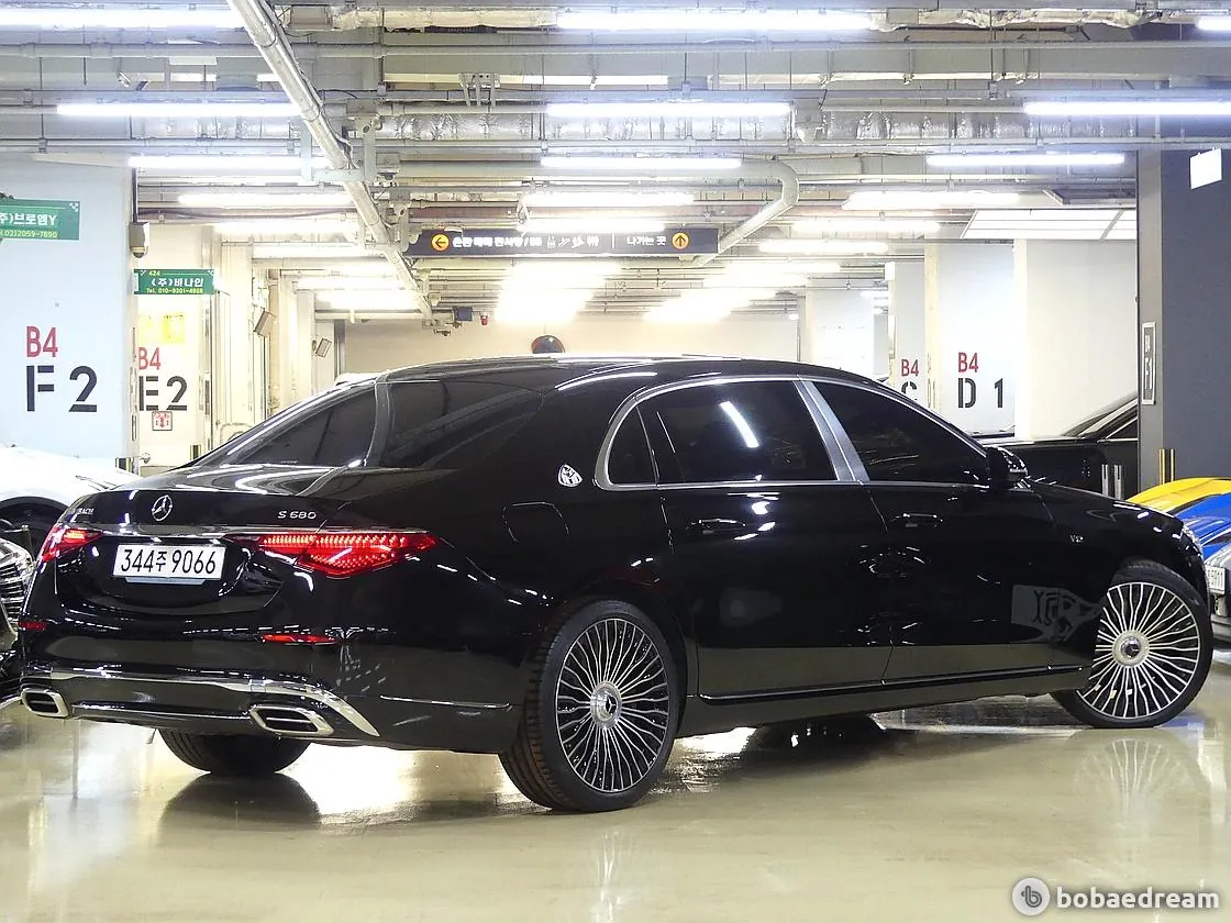 Mercedes-Benz Maybach S680 2024 photo 3