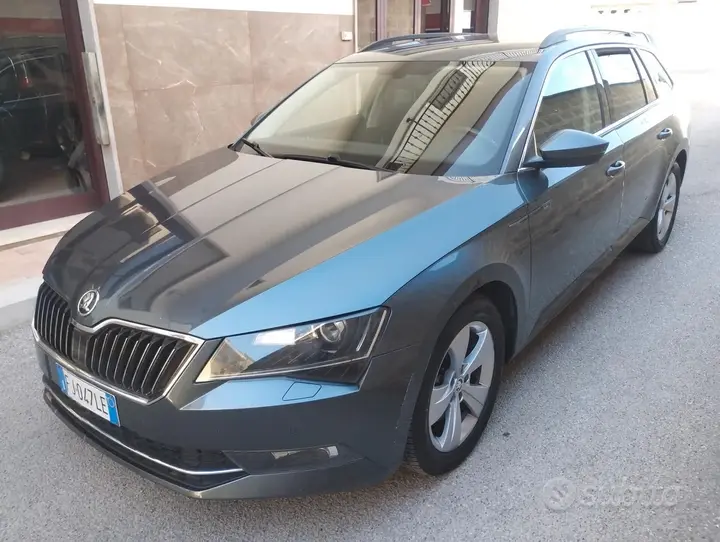 Skoda Superb 2017 photo 2