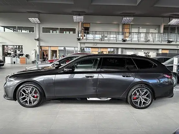 BMW 530E 2026 photo 3