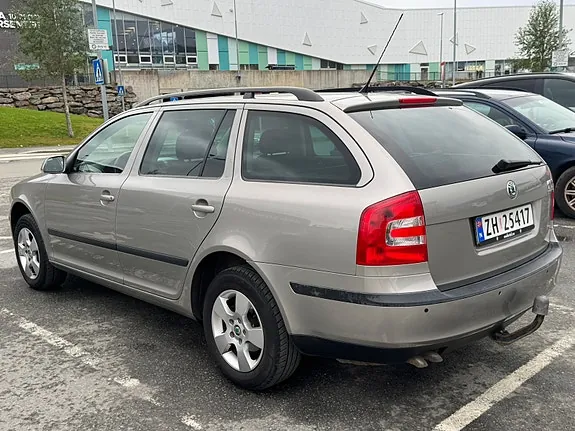 Skoda Octavia 2008 photo 2