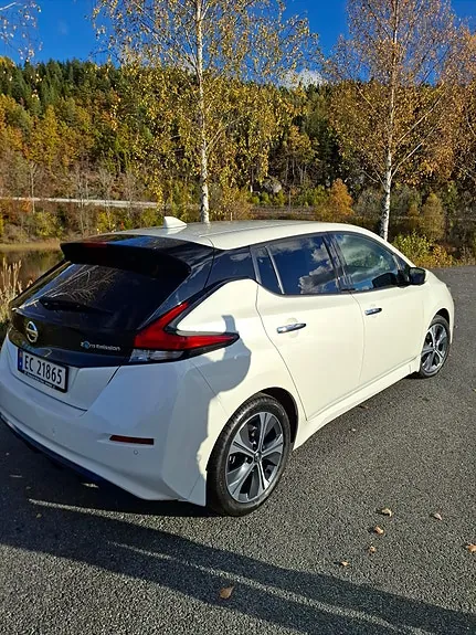 Nissan Leaf 2021 photo 2