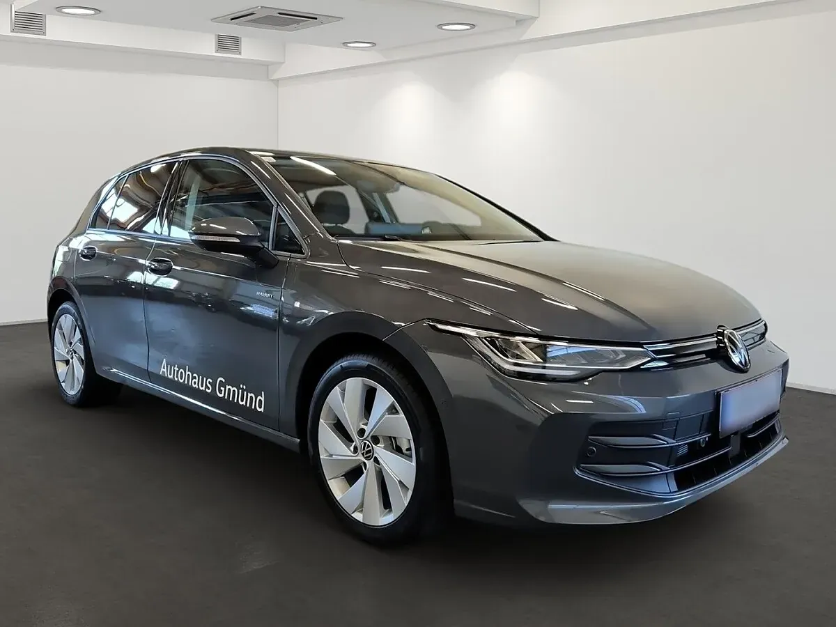 Volkswagen Golf 2025 photo 2