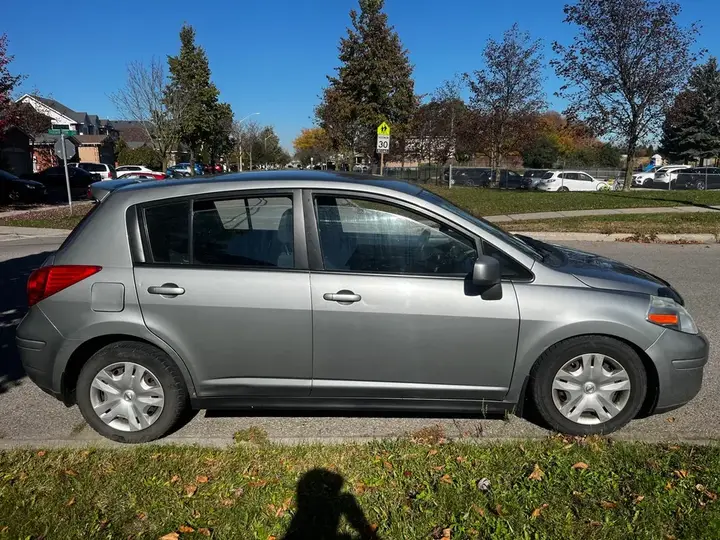 Nissan Versa 2010 photo 4