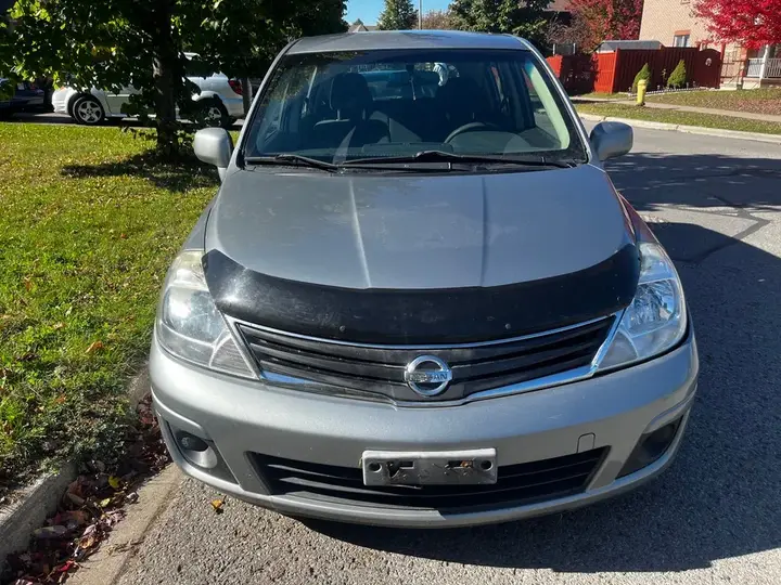 Nissan Versa 2010 photo 3