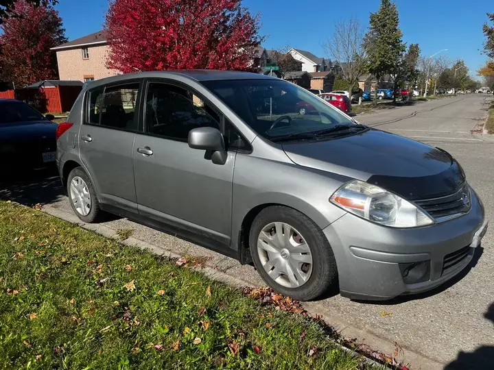 Nissan Versa 2010 photo 2