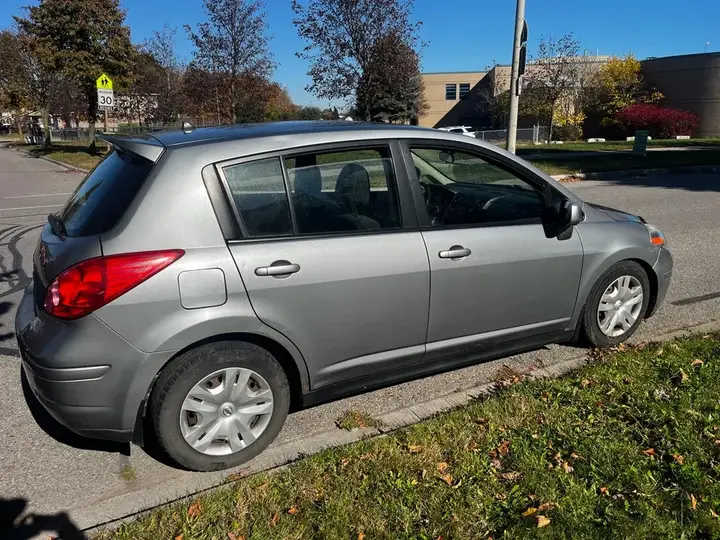 Nissan Versa 2010 photo 5