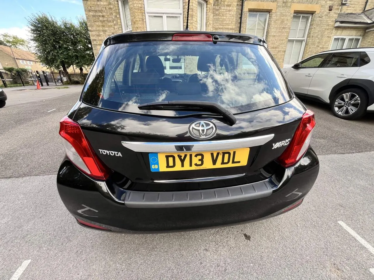 Toyota Yaris 2013 photo 3