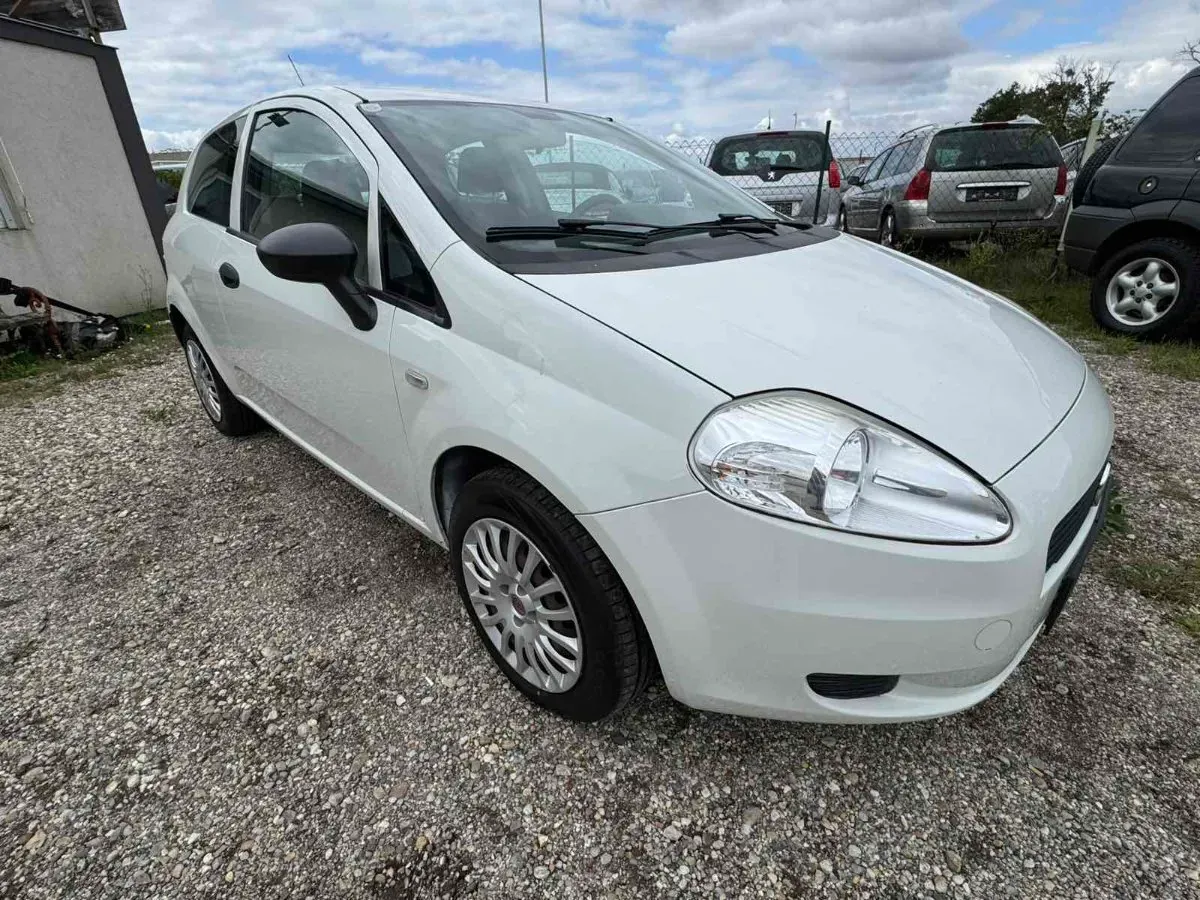 Fiat Punto 2009 photo 2