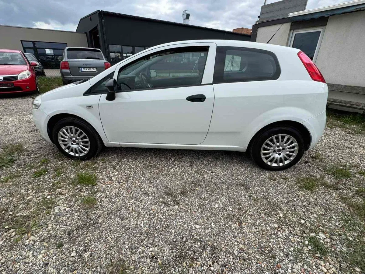 Fiat Punto 2009 photo 3