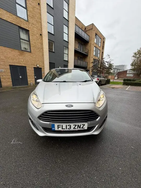 Ford Fiesta 2013 photo 2