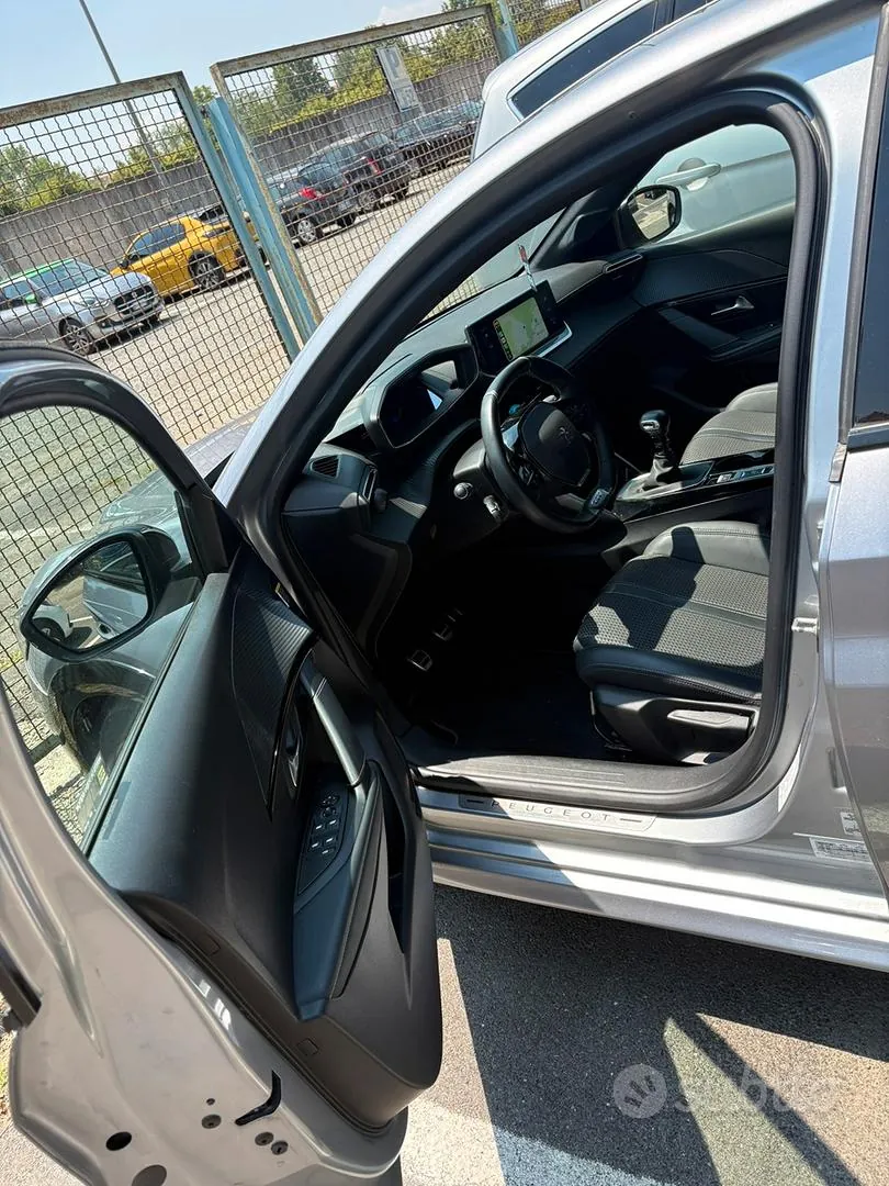 Peugeot 208 2023 photo 3