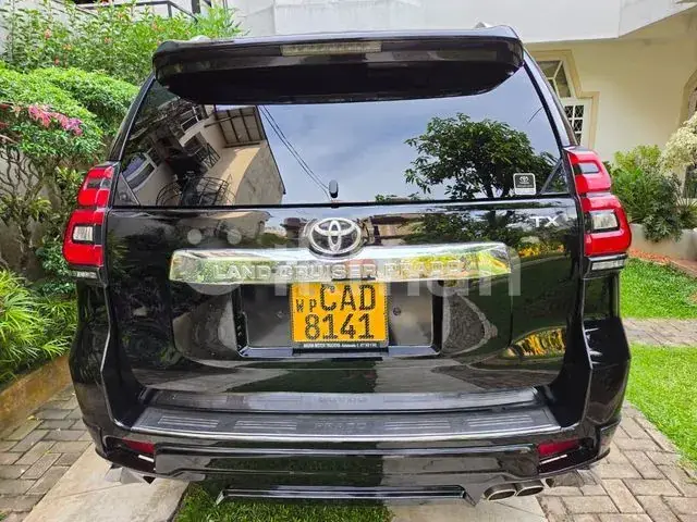 Toyota Land Cruiser Prado 2011 photo 2