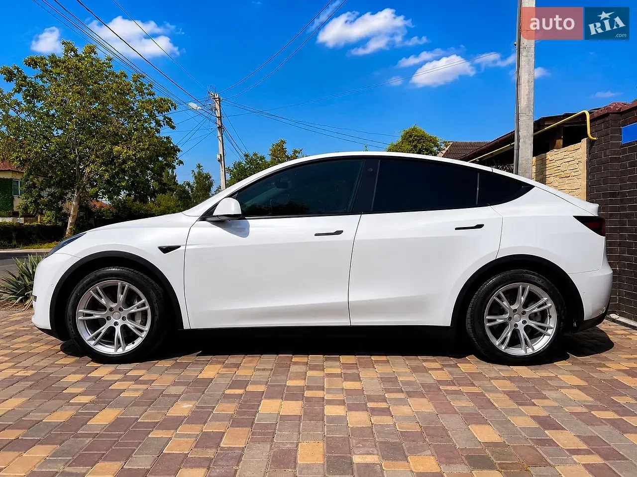 Tesla Model Y 2021 photo 2