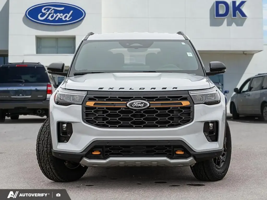 Ford Explorer 2026 photo 2