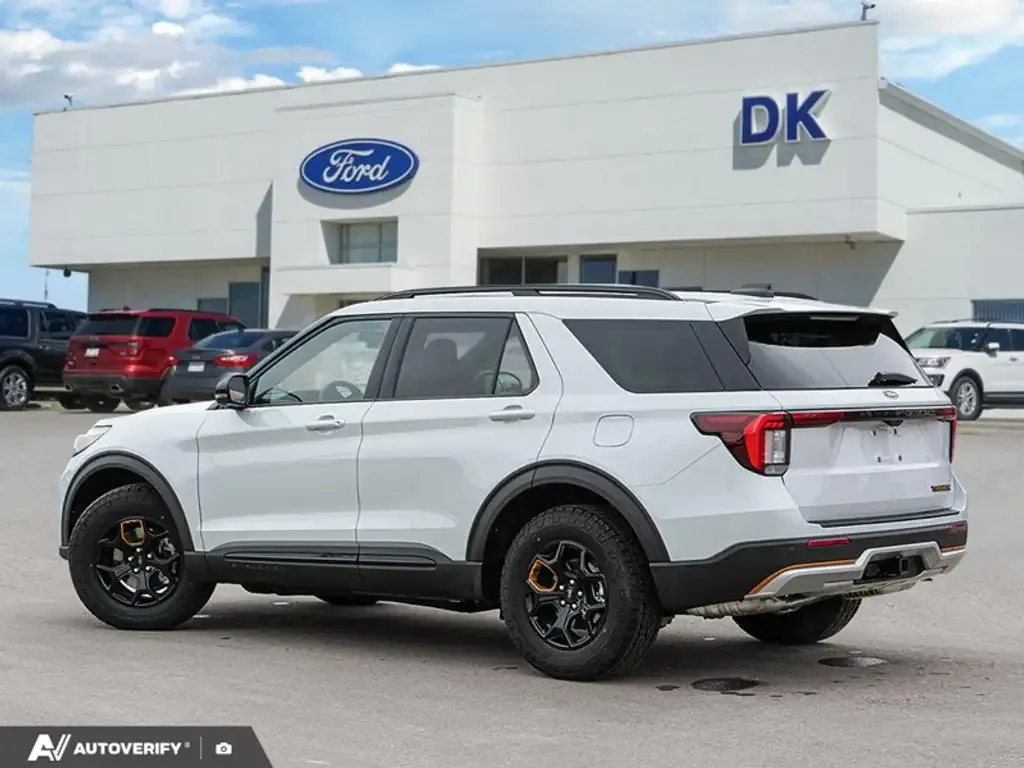 Ford Explorer 2026 photo 4