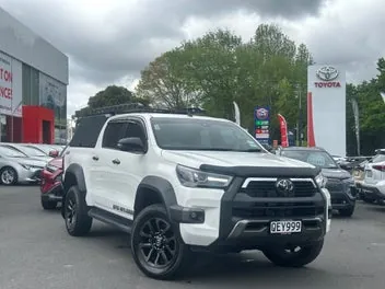Toyota Hilux 2023 photo 2