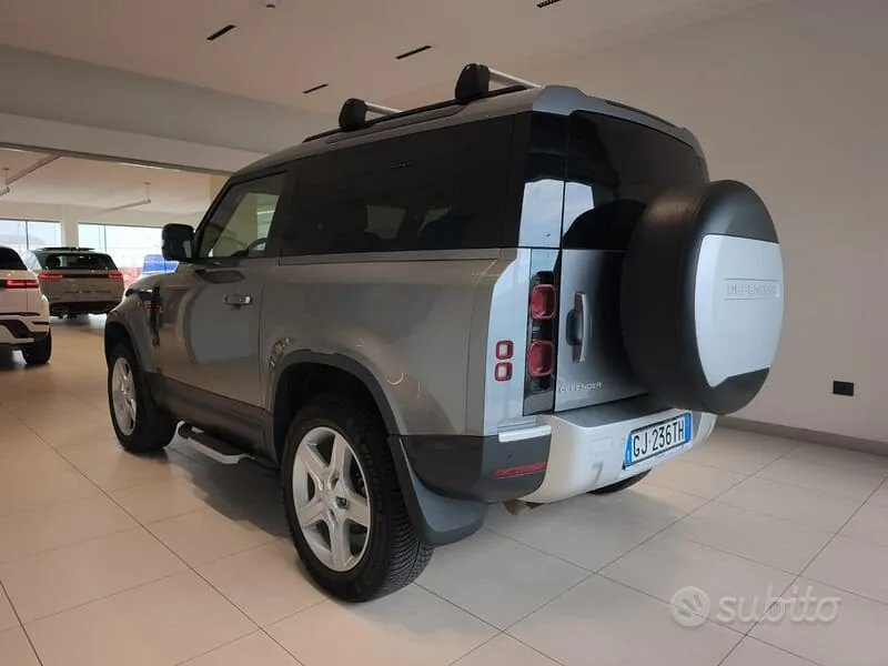 Land Rover Defender 2022 photo 2