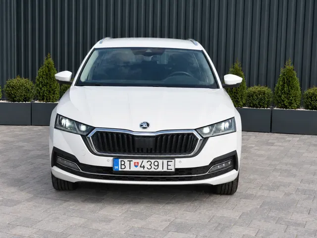 Skoda Octavia Combi 2023 photo 4